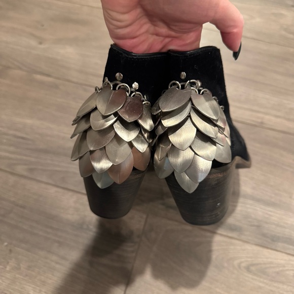 Matisse Understated Leather Double Jay Booties - Picture 5 of 9